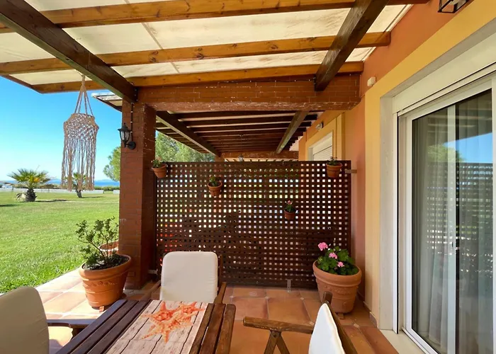 Cozy Doras House Offers Panoramic Views Of Sea