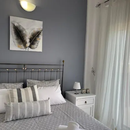 Cozy Doras Beach House Offers Panoramic Views Of Sea *