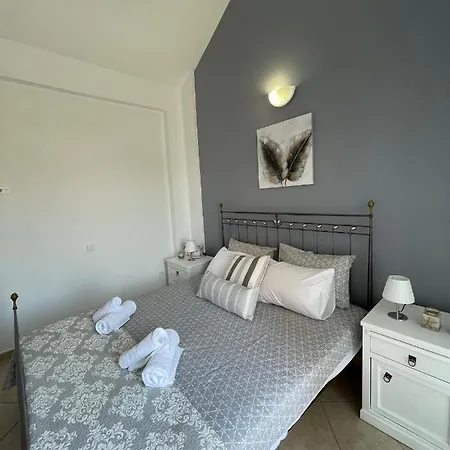 Cozy Doras Beach House Offers Panoramic Views Of Sea *