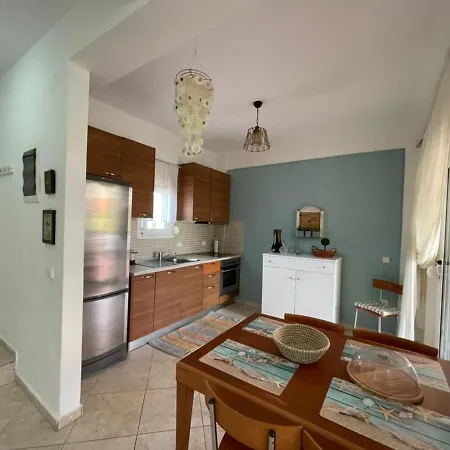 Cozy Beachfront Maisonette Offers Panoramic Views Of Sea Hébergement de vacances