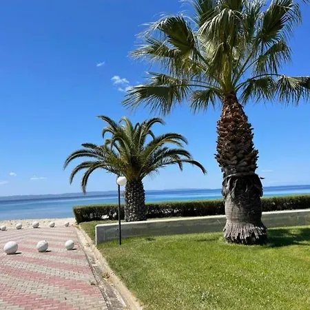 Cozy Doras House Offers Panoramic Views Of Sea