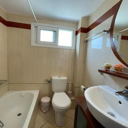 Cozy Beachfront Maisonette Offers Panoramic Views Of Sea Hébergement de vacances *