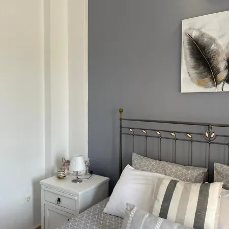 Hébergement de vacances Cozy Beachfront Maisonette Offers Panoramic Views Of Sea *